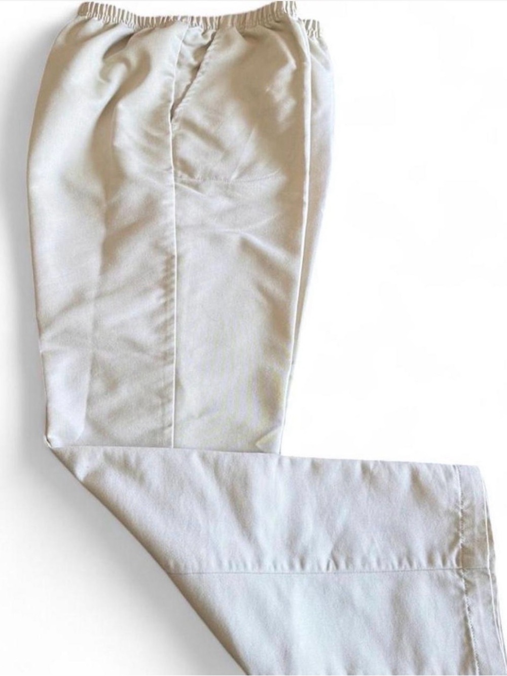 Women’s elastic waist pull-on beige straight leg pants by BLAIR. Size medium.
